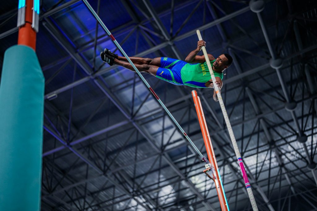 Jose Fernando Ferreira Santana pole vaulting